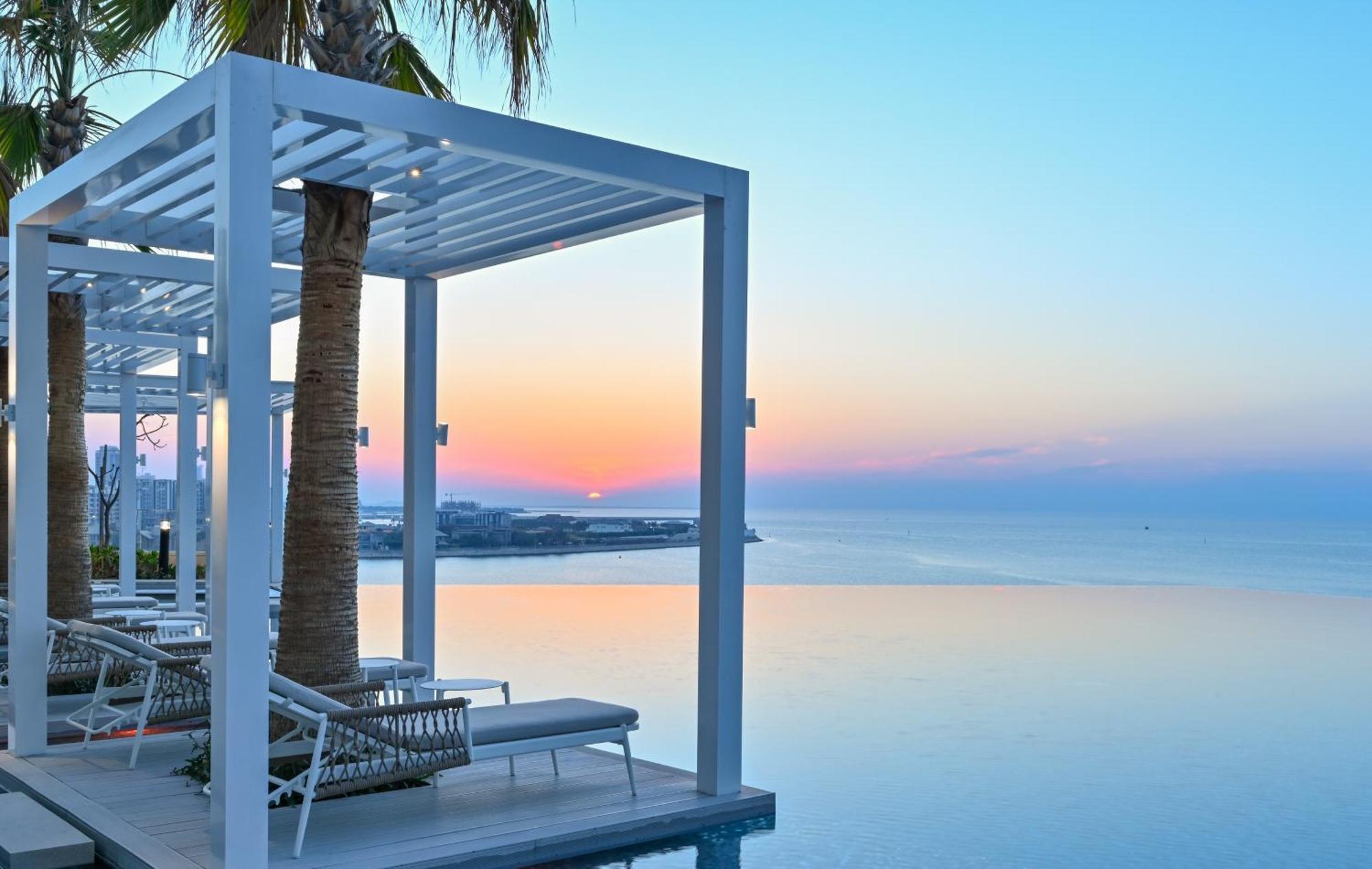 Onyx Rotana Hotel Manama Exterior photo Sunset at the pool