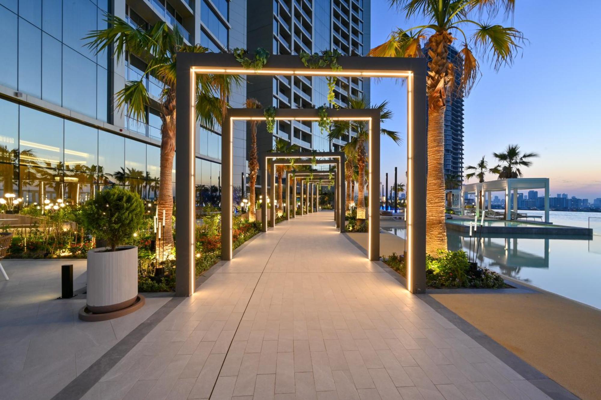 Onyx Rotana Hotel Manama Exterior photo The swimming pool at the Address Downtown