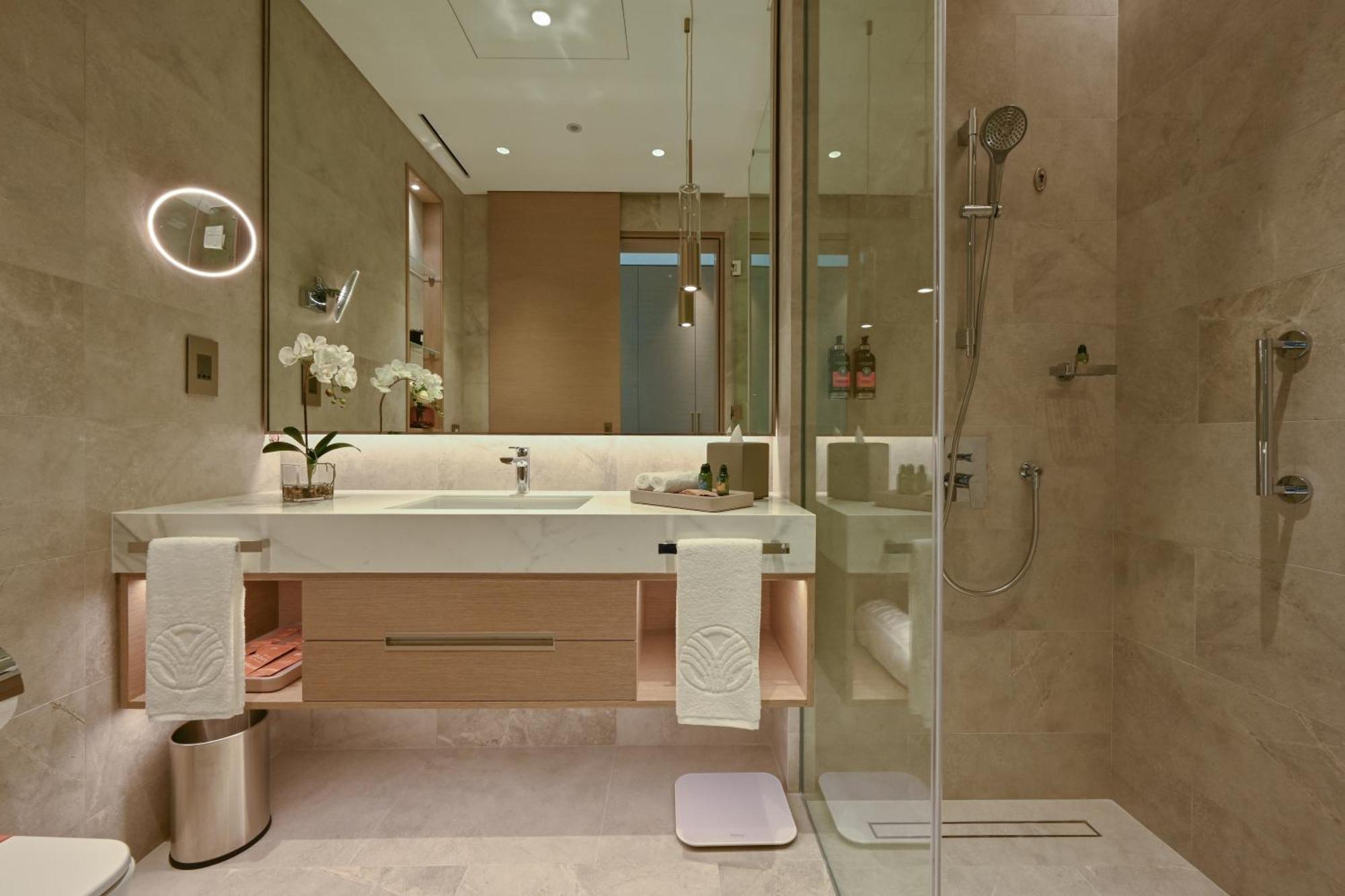 Onyx Rotana Hotel Manama Exterior photo Bathroom